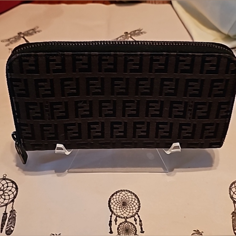 NWOT FENDI WALLET
